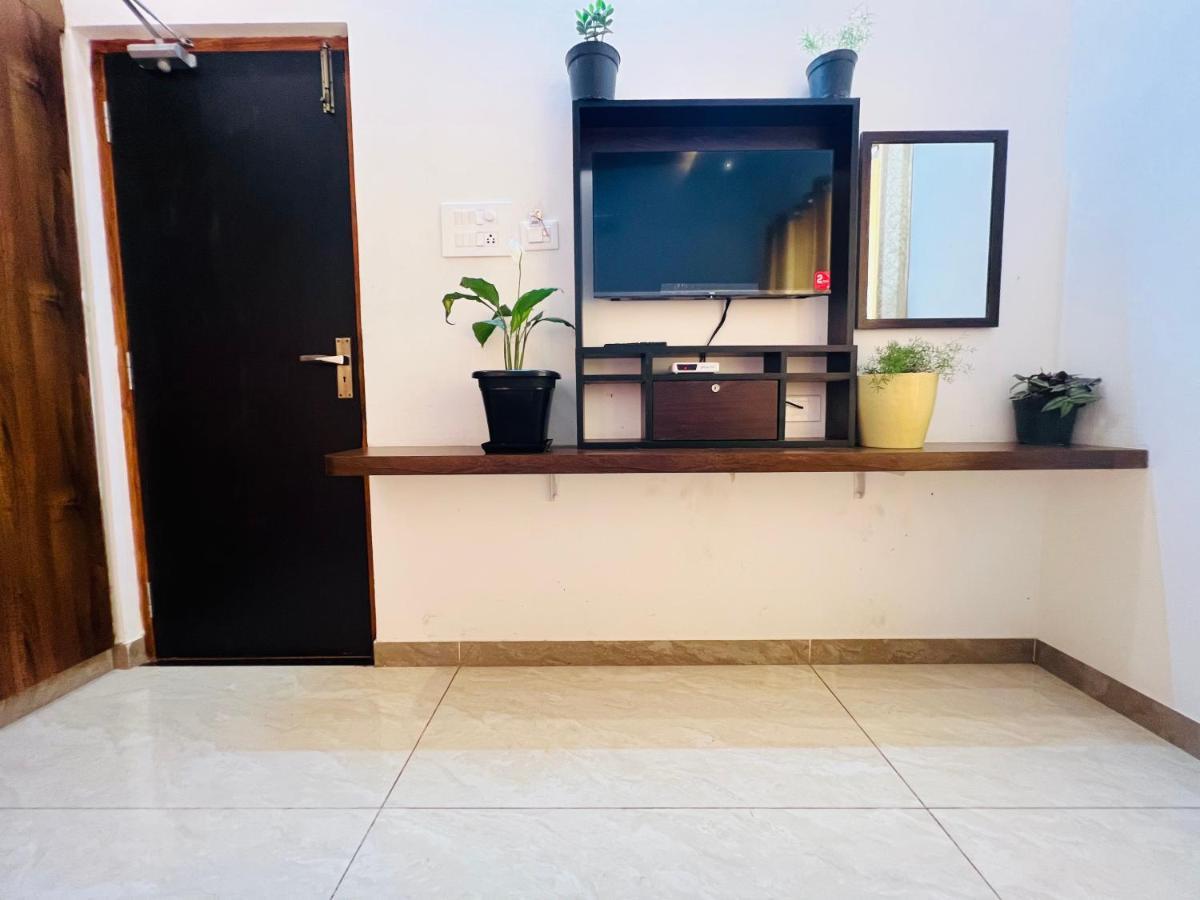 Отель Raja Residency Alandurai Экстерьер фото