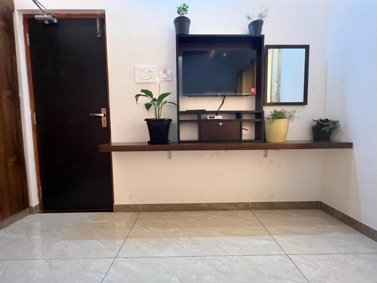 Отель Raja Residency Alandurai Экстерьер фото
